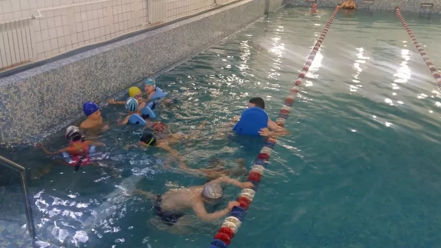 Школа спортивного и оздоровительного плавания Aqua Delfin в Новосибирске: Бассейн, Тренировка, Плавание,