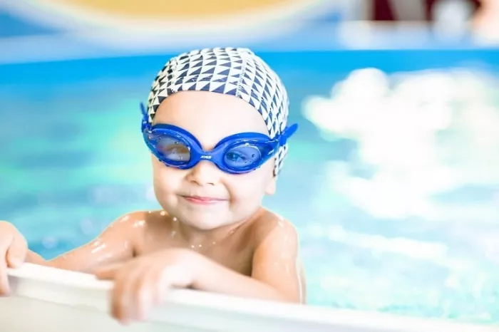 Студия раннего плавания "Умка".