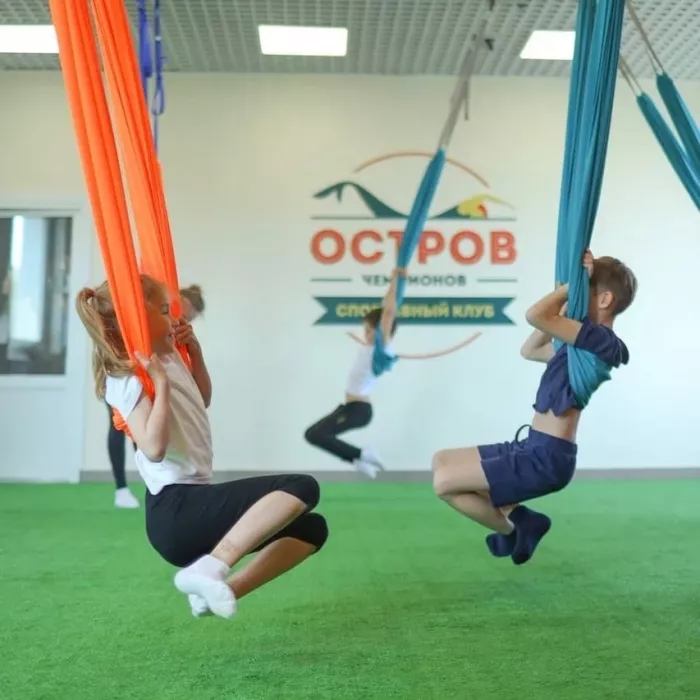 Клуб плавания "Остров чемпионов".