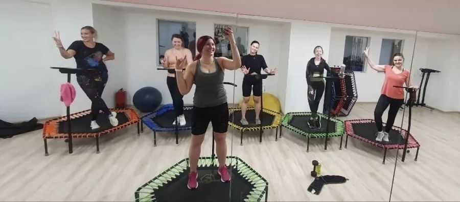 Студия фитнеса на батуте JumpForSmile в Санкт-Петербурге: Развитие, Батут, Прыжки, Джампинг,
