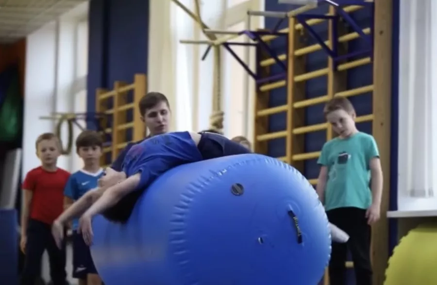 Детский акробатических клуб Gymme в Санкт-Петербурге: Акробатика , Гимнастика , Гибкость , Воздушные полотна, Батут,