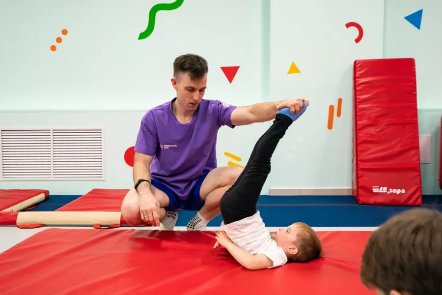 Гимнастический клуб International Gym в Москве: Гимнастика , Гибкость , Акробатика , Шпагат , Батут,