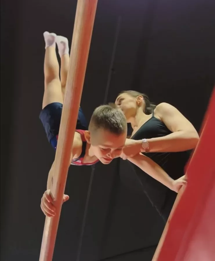 Студия акробатики OREXIS vital gymnastics в Москве: Батут, Гимнастика , Акробатика , Сальто, Шпагат, Рстяжка, Силовые тренировки,