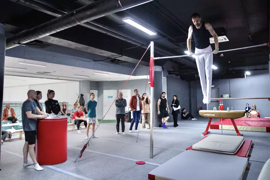Студия акробатики OREXIS vital gymnastics в Москве: Батут, Гимнастика , Акробатика , Сальто, Шпагат, Рстяжка, Силовые тренировки,