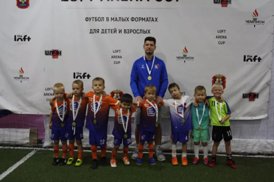 Футбольная школа Чемпионика в Калининграде: Футбол , Спортивная секция, Мяч, Футбол для детей , Тренировки , Команда, Ловкость, Гибкость , Скорость ,