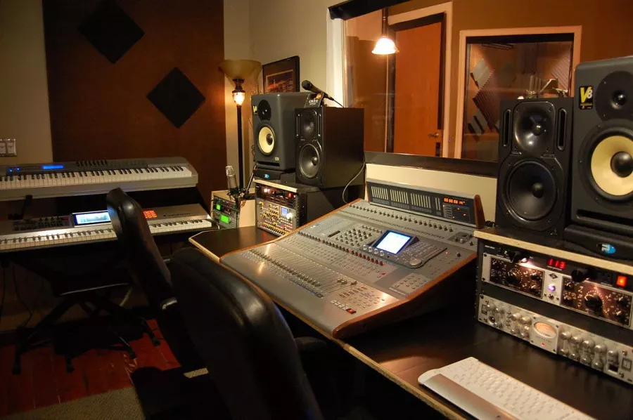 Прокат звукового оборудования ШпакRecMix studio life в Калининграде: Прокат оборудования, Студия звукозаписи, Мелодия, Звук, Сцена, Спецэффекты,