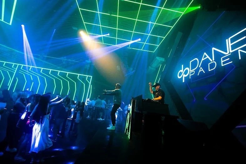 Ночной Клуб Apex в Себу: Дискотека, Диджей, Танцы, Движуха, Ночной клуб,