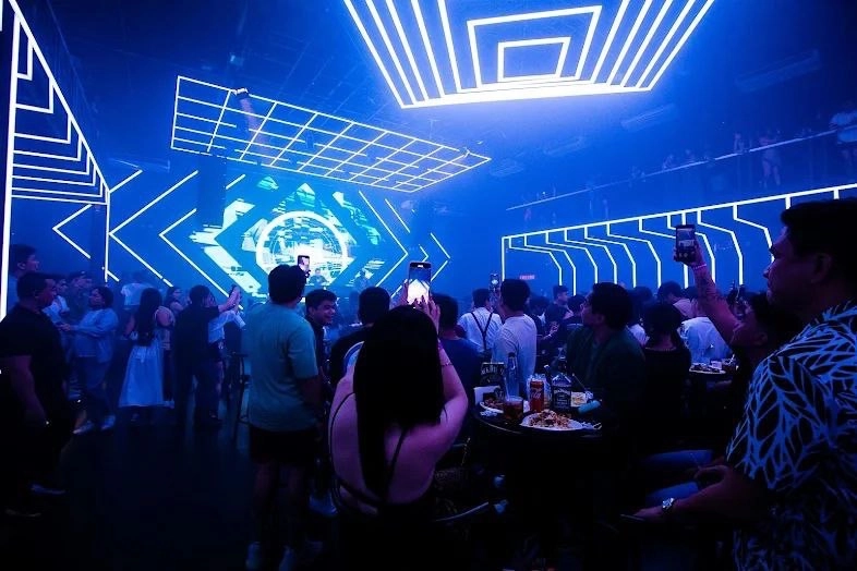 Ночной Клуб Apex в Себу: Дискотека, Диджей, Танцы, Движуха, Ночной клуб,