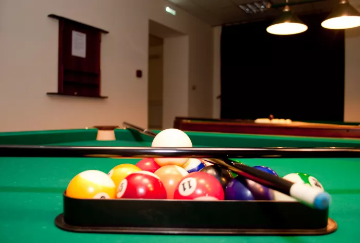 "Бильярдный зал 50/50"