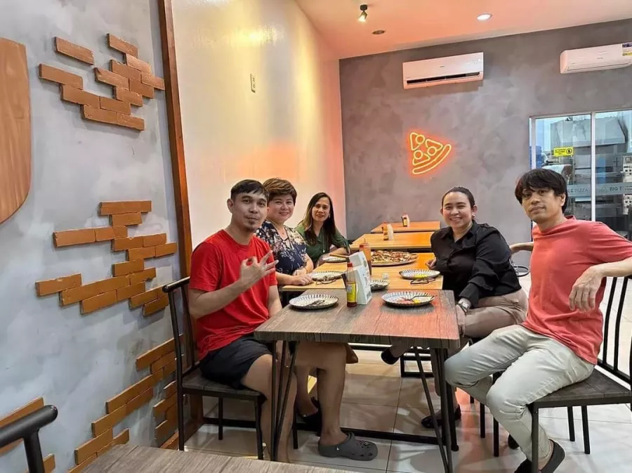 Пиццерия Big Three Pizza в Себу: Еда, Кафе, Пицца,