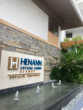 Отель «Henann Crystal Sands Resort»