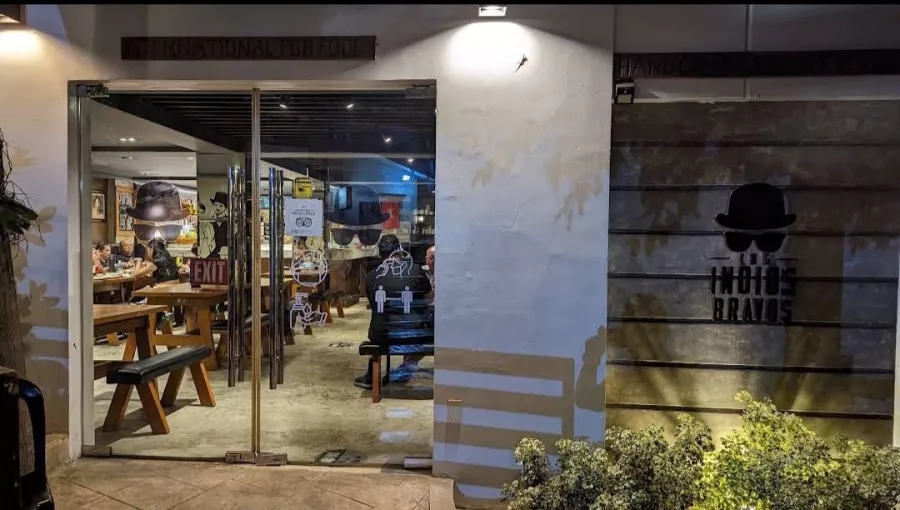 Гастропаб Los Indios Bravos в Боракай: Бар , Паб, Bar, Pub,