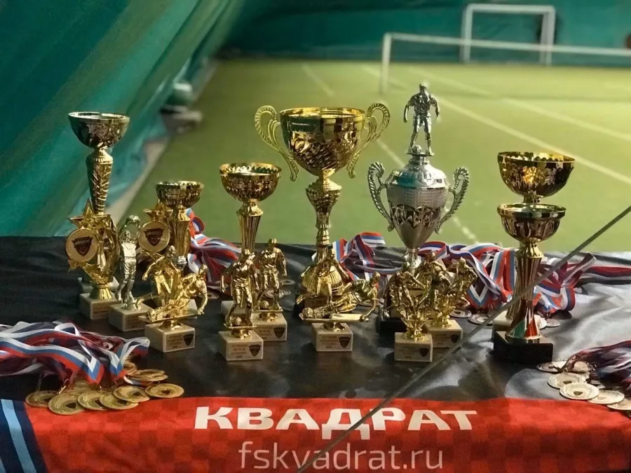 Детская футбольная школа Квадрат в Ульяновске: Детский Тренер, Физическое Развитие, Тренировки, Колективная Игра, Групповые занятия,