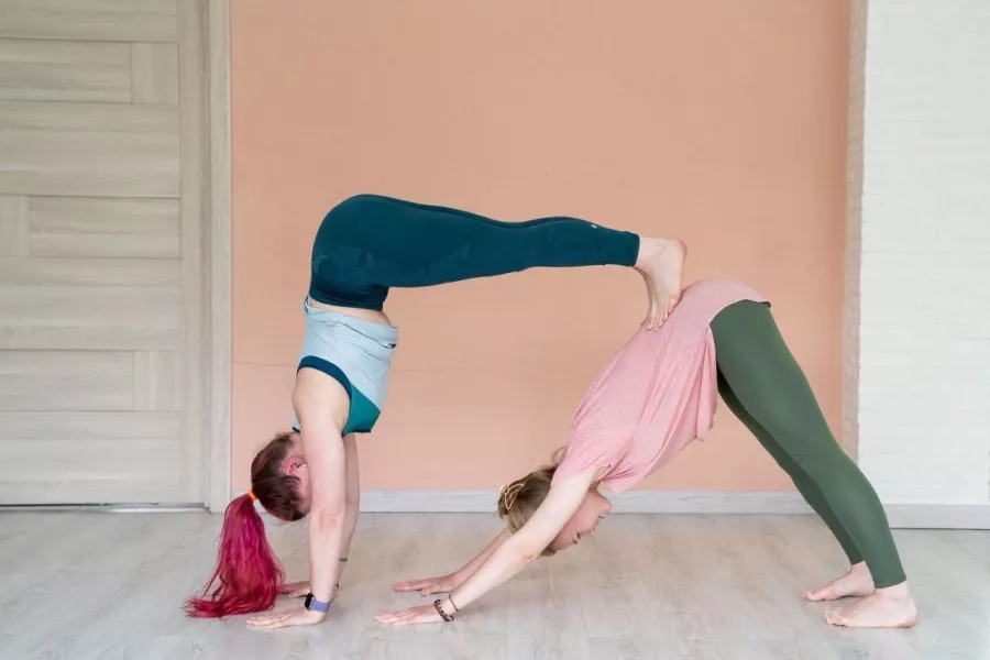 Клуб Йоги OUM.RU Екатеринбург в Екатеринбурге: Медицина, Студия, Растяжка,