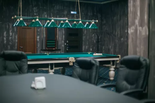 Бильярдный клуб Корона  в  Москве