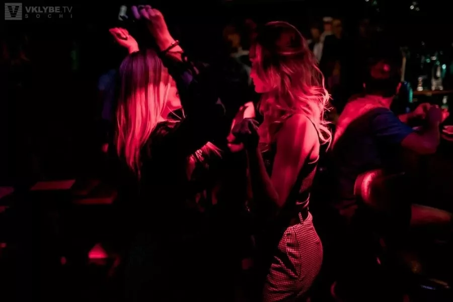 Караоке-клуб Movie bar в Сочи: Вечеринки, Танцы, Веселье, Песни,