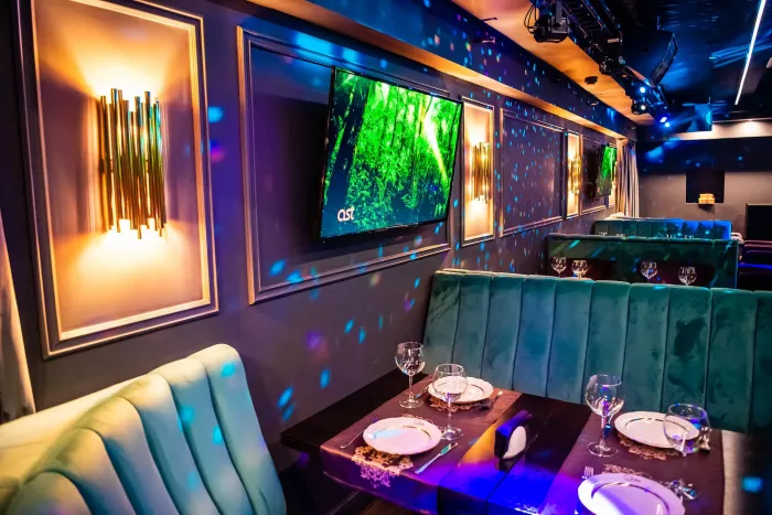 Караоке-клуб "Шестое чувство"