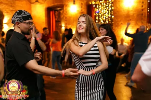 Школа танцев DLS  в  Новосибирске