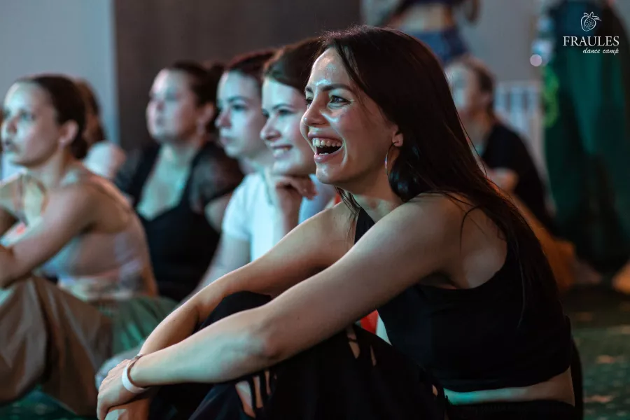 Центр танцев Fraules dance centre в Новосибирске: Танцы, Хореография, Школа танцев, Зал,