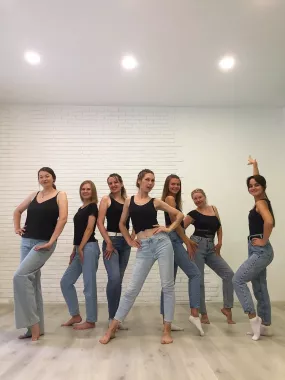 Танцевальная студия "LATINAS"