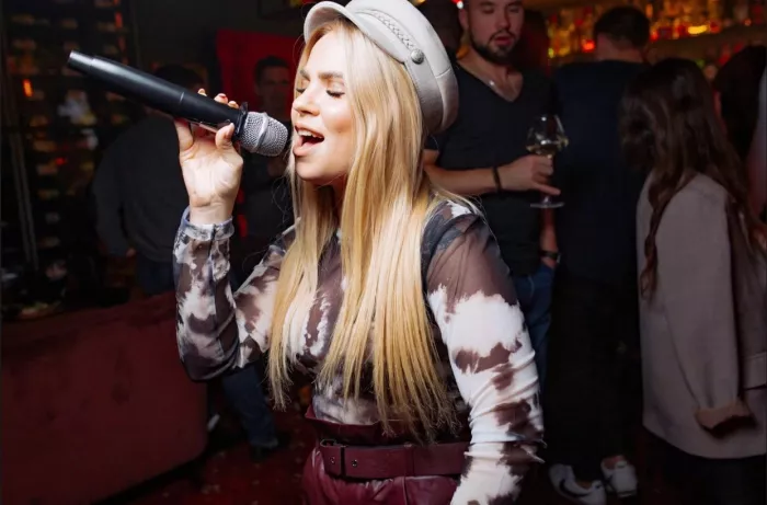 Караоке-кабинка The Out Bar  в  Екатеринбурге