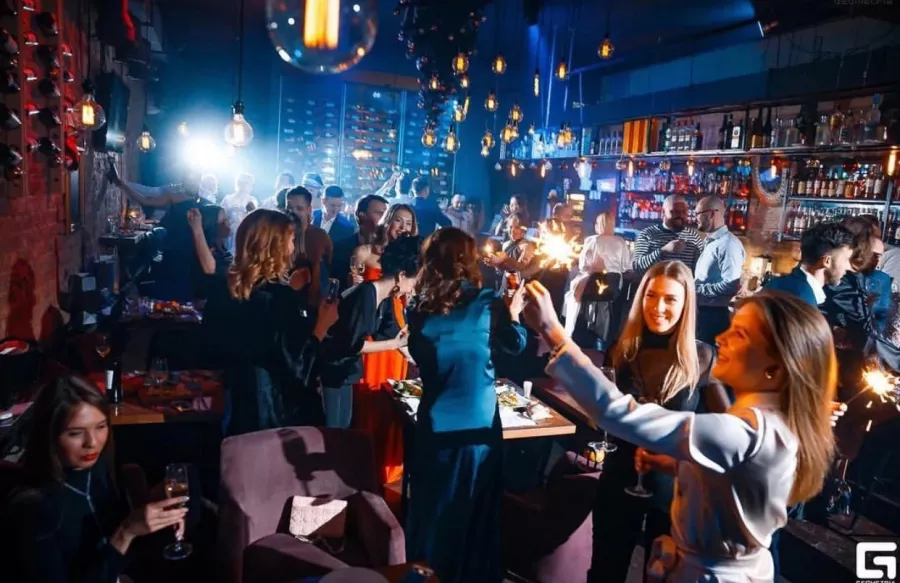 Караоке-кабинка The Out Bar в Екатеринбурге: Вечеринки, Танцы, Песни, Музыка,