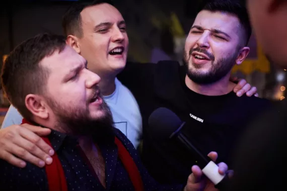 Караоке-клуб "Кусты"