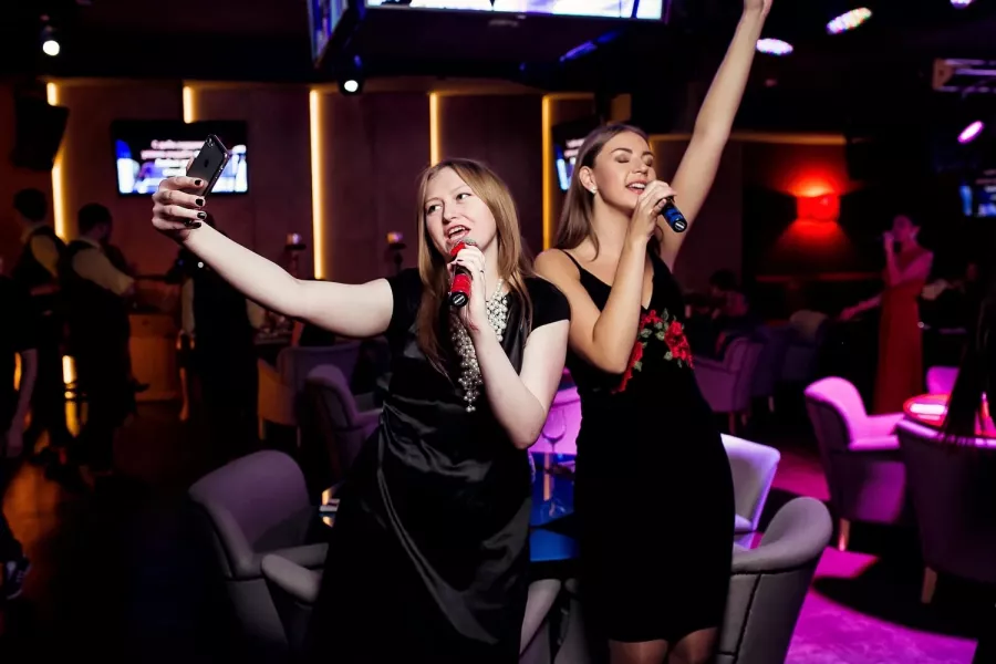 Караоке-клуб Karaoke Play в Новосибирске: Вечеринки, Танцы, Чилим, Песни,
