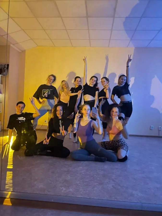 Танцевальная студия Эластика в Новосибирске: Танцы, Хореография, Зал, Растяжка, Школа, Учимся,