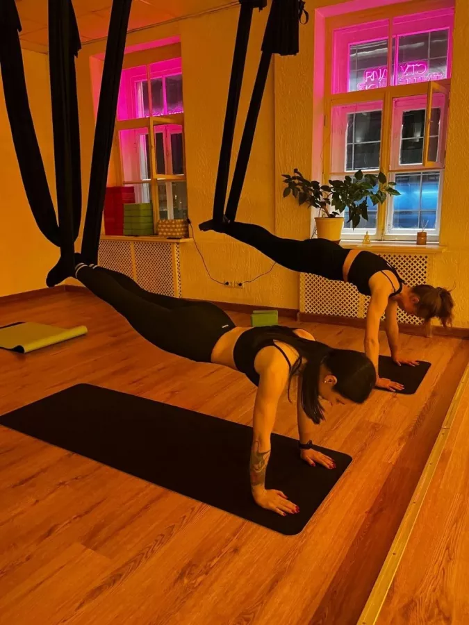 Студия Растяжки и Аэройоги Intense в Санкт-Петербурге: Йога , Растяжка, Yoga, Stretching , Aero Yoga, Аэройога, Стрейчинг, Гвоздестояние, Качалка, аэро йога, Гвоздетерапия,