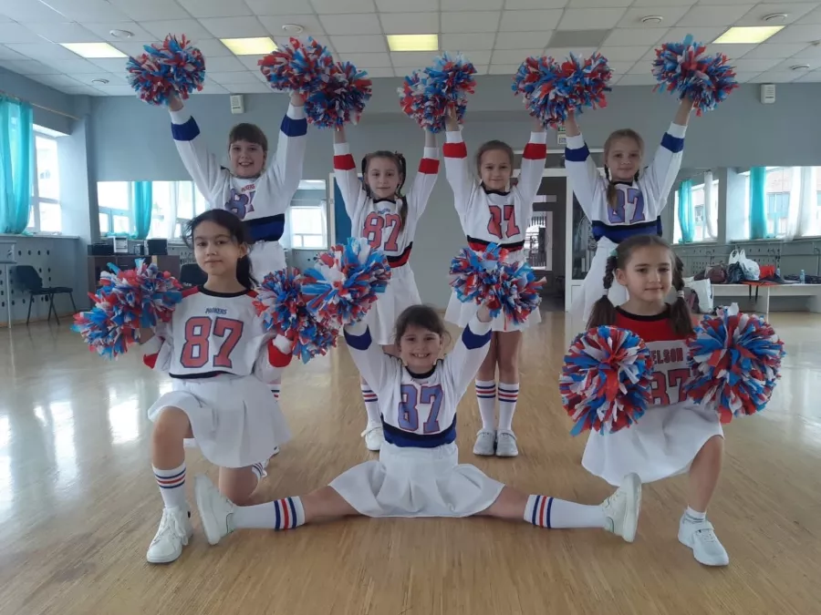 Танцевально-эстрадный центр Rivers в Новосибирске: Танцы, Зал, Хореография, Вокал, Гитара, Учимся,