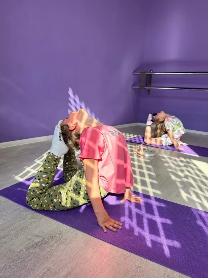 Танцевально-эстрадный центр Rivers в Новосибирске: Танцы, Зал, Хореография, Вокал, Гитара, Учимся,