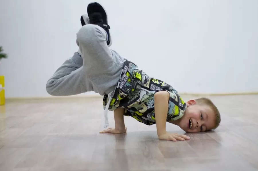 Танцевальная школа Fun Dance в Новосибирске: Танцы, Зал, Хореография, Брейк-данс, Школа танцев,