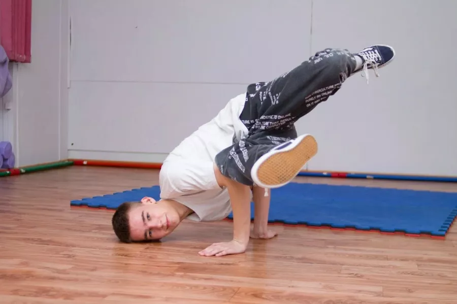Танцевальная школа Fun Dance в Новосибирске: Танцы, Зал, Хореография, Брейк-данс, Школа танцев,