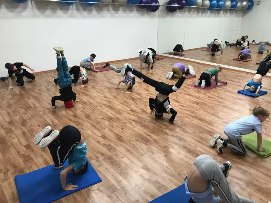 Танцевальная школа Fun Dance в Новосибирске: Танцы, Зал, Хореография, Брейк-данс, Школа танцев,