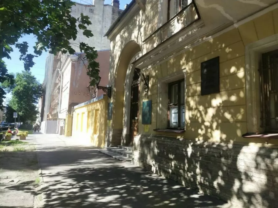 Санкт-Петербургский институт  в  Санкт-Петербурге