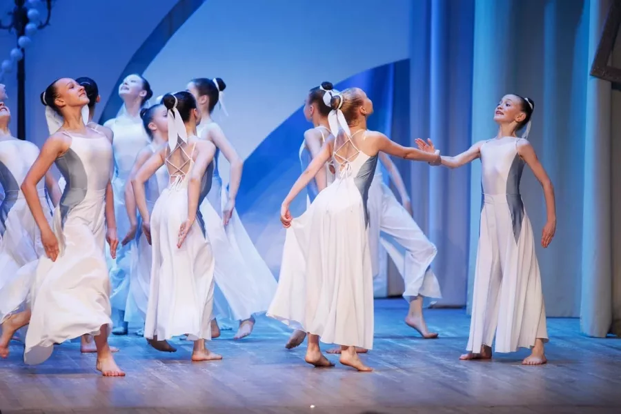 Образцовый театр танца Хрустальный башмачок в Новосибирске: Танцы, Хореография, Зал, Тренировка, Школа, Учимся,