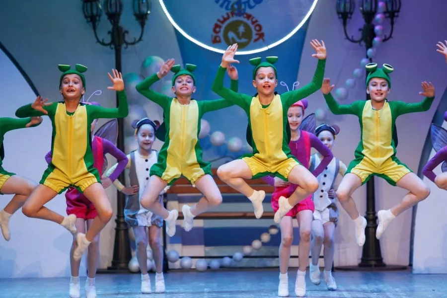 Образцовый театр танца Хрустальный башмачок в Новосибирске: Танцы, Хореография, Зал, Тренировка, Школа, Учимся,