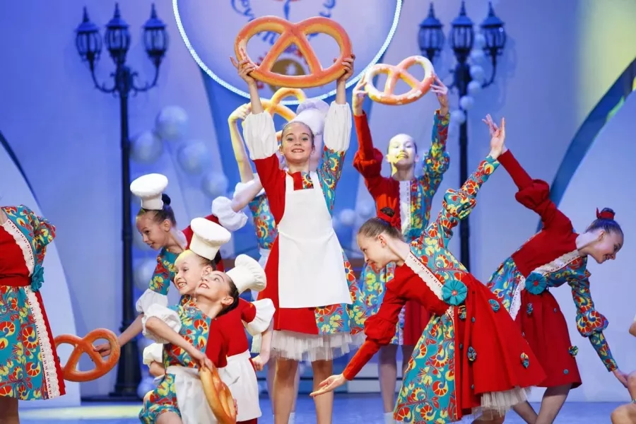 Образцовый театр танца Хрустальный башмачок в Новосибирске: Танцы, Хореография, Зал, Тренировка, Школа, Учимся,