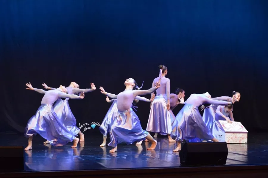 Образцовый театр танца Хрустальный башмачок в Новосибирске: Танцы, Хореография, Зал, Тренировка, Школа, Учимся,