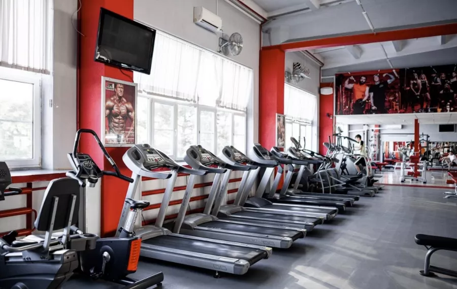 Фитнес-клуб Jumbo gym в Новороссийске: Тренажёрный зал , Тренировка, Гантели, Занятие с тренером, Штанга, Фитнес-клуб,