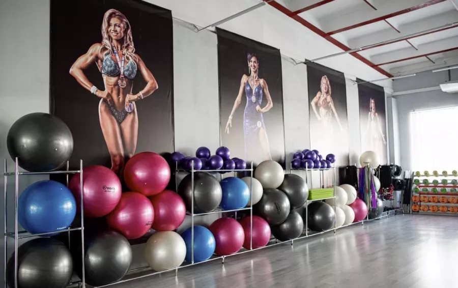 Фитнес-клуб Jumbo gym в Новороссийске: Тренажёрный зал , Тренировка, Гантели, Занятие с тренером, Штанга, Фитнес-клуб,