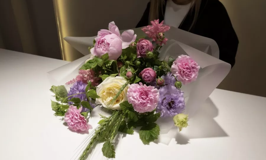 Цветочная мастерская The Flower Bar в Москве: Цветочный магазин , Магазин цветов , Цветы, Свадебный букет , Свадебный подарок , Букет,
