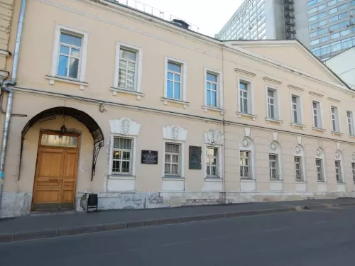 Театральный институт им. Б. Щукина в Москве