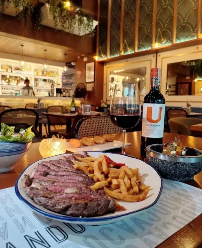 Ресторан Manduca Taberna в Манила