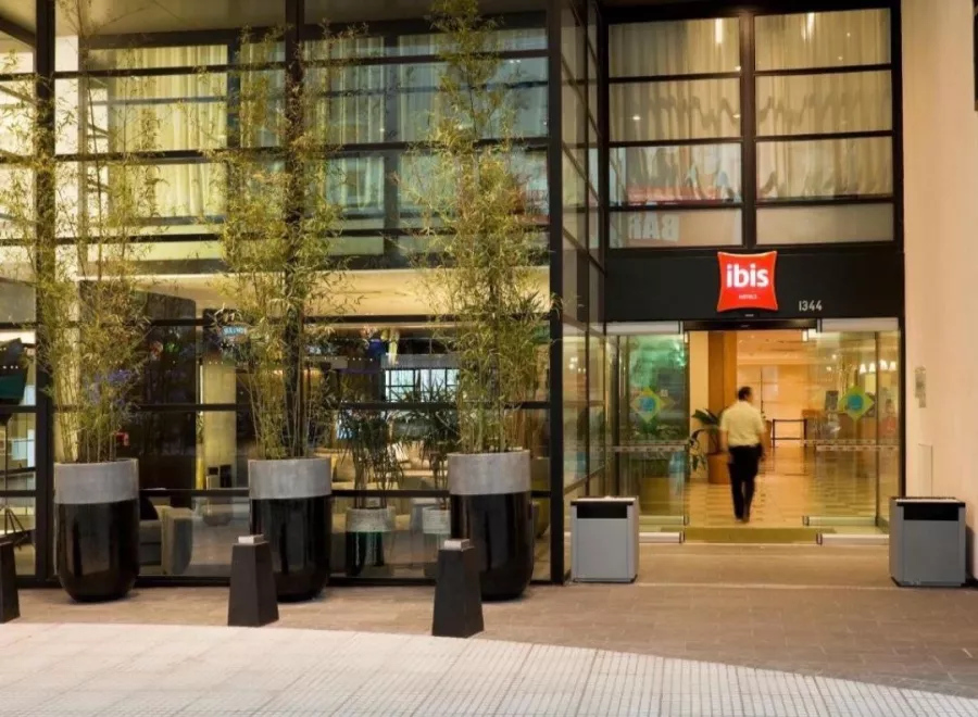 Отель Ibis Buenos Aires Obelisco в Буэнос-Айрес (Аргентина): VIP, Бар, Парковка, Отель,