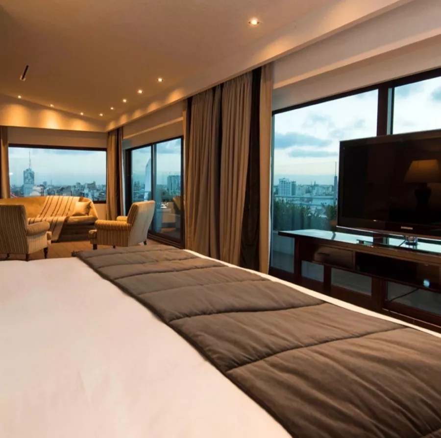 Отель Buenos Aires Marriott в Буэнос-Айрес (Аргентина): Бар, Бассейн, Hotel, Bar, Spa, Swimming pool , Отель,