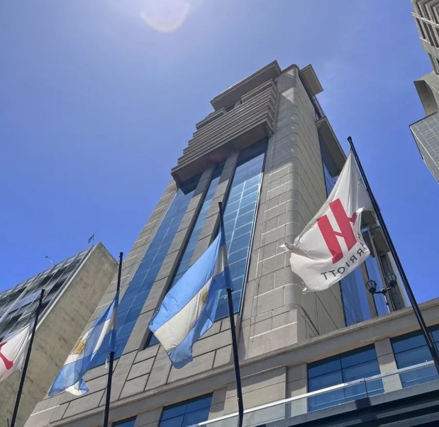 Отель Buenos Aires Marriott в Буэнос-Айрес (Аргентина): Бар, Бассейн, Hotel, Bar, Spa, Swimming pool , Отель,