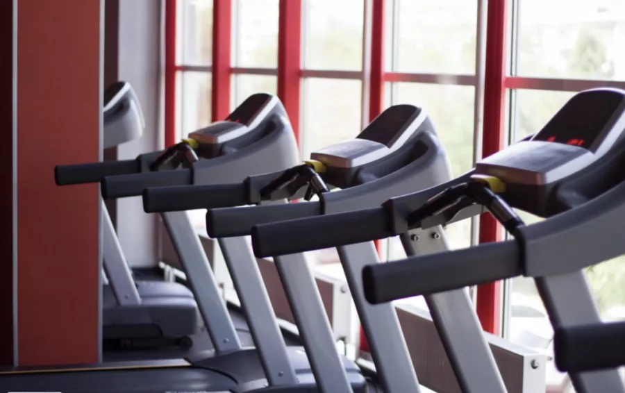 Фитнес-клуб Fit zone в Новороссийске: Стретчинг, Танцевальные программы, Йога, Аэробика, Боевые искусства, Пилатес, Персональный тренер,