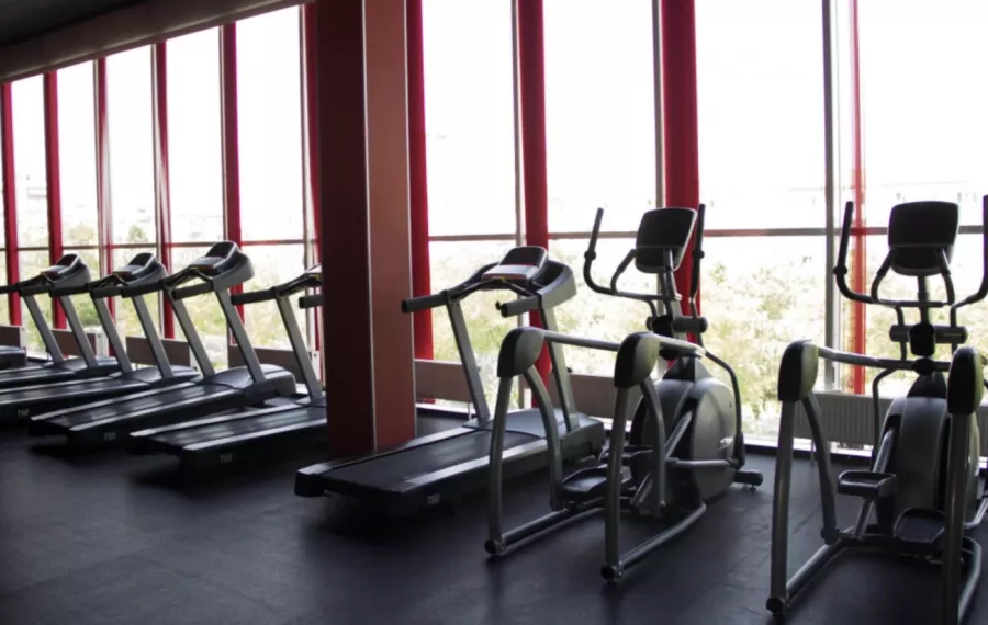 Фитнес-клуб Fit zone в Новороссийске: Стретчинг, Танцевальные программы, Йога, Аэробика, Боевые искусства, Пилатес, Персональный тренер,